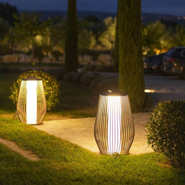 GRANDE LANTERNE SOLAIRE ET RECHARGEARBLE MANDALEY